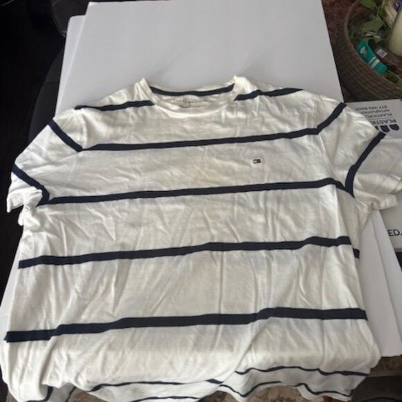 Mens Medium Tommy Hilfiger T-Shirt - Picture 1 of 3
